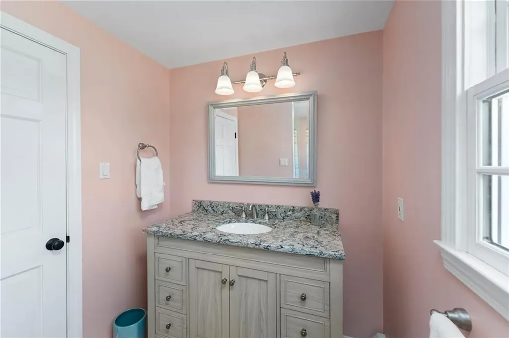 31 Peaceful Way Tiverton RI 02878