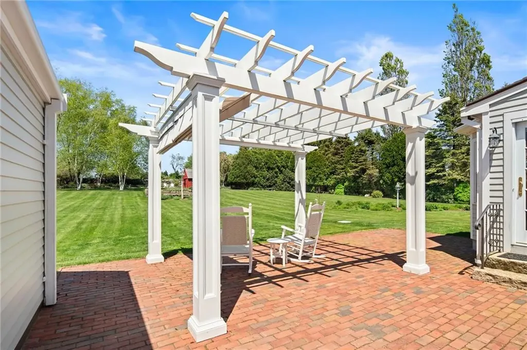 31 Peaceful Way Tiverton RI 02878