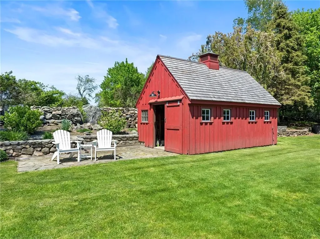 31 Peaceful Way Tiverton RI 02878