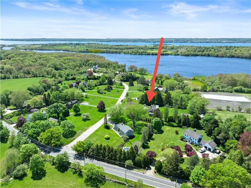 31 Peaceful Way Tiverton RI 02878