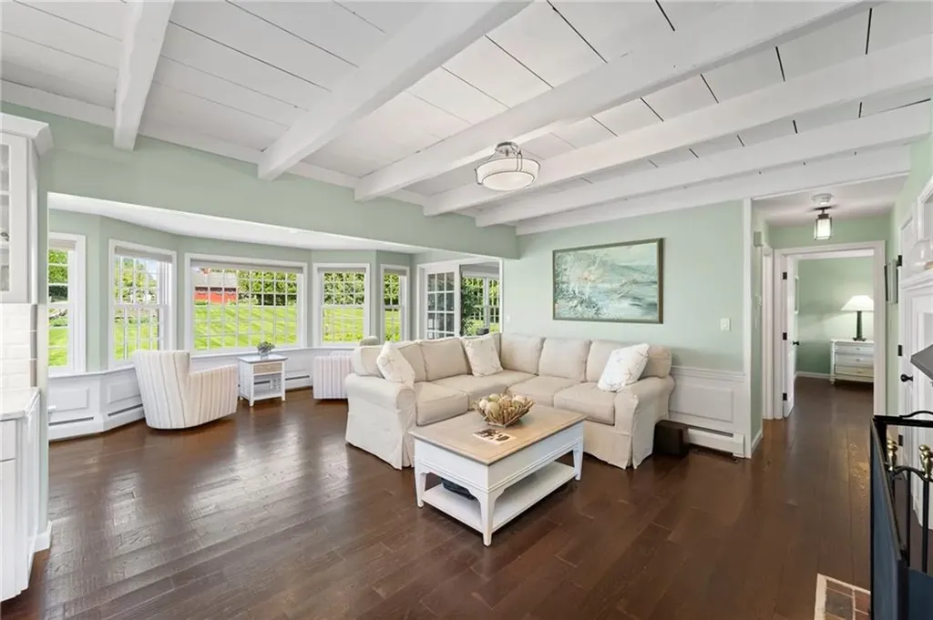 31 Peaceful Way Tiverton RI 02878