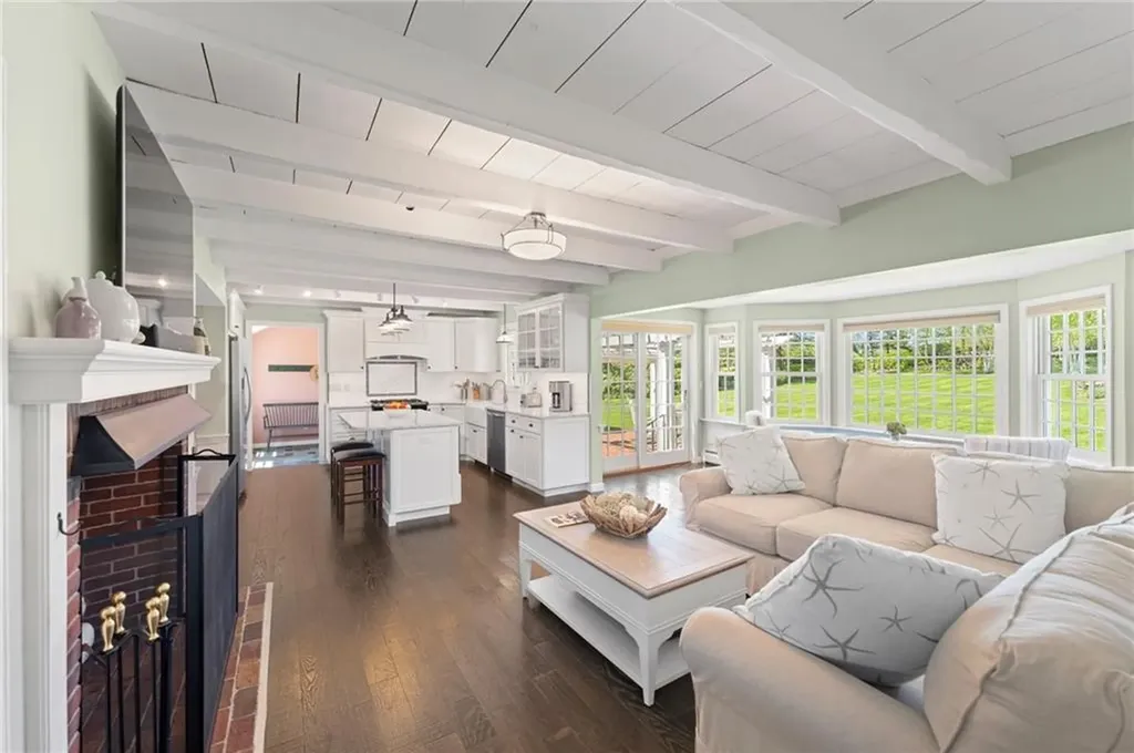 31 Peaceful Way Tiverton RI 02878