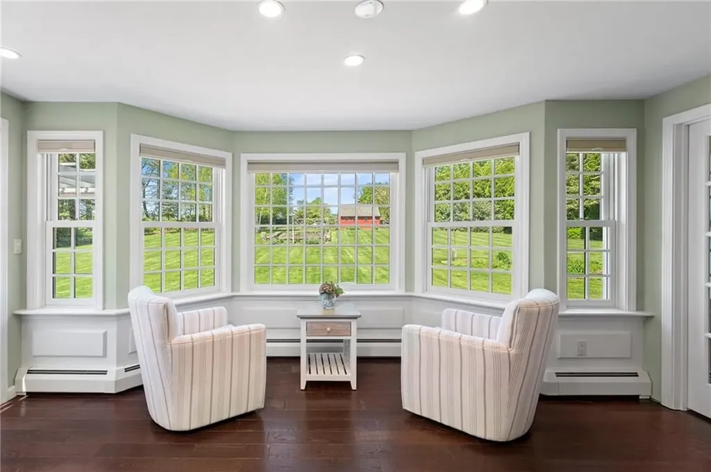 31 Peaceful Way Tiverton RI 02878
