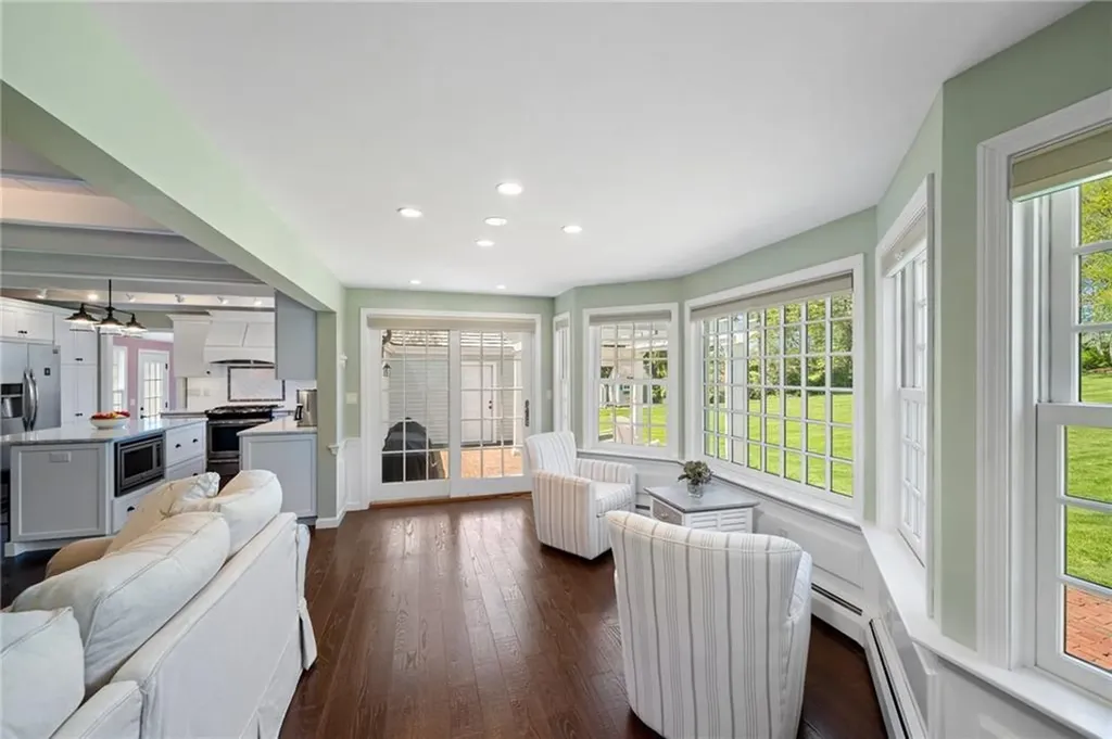 31 Peaceful Way Tiverton RI 02878