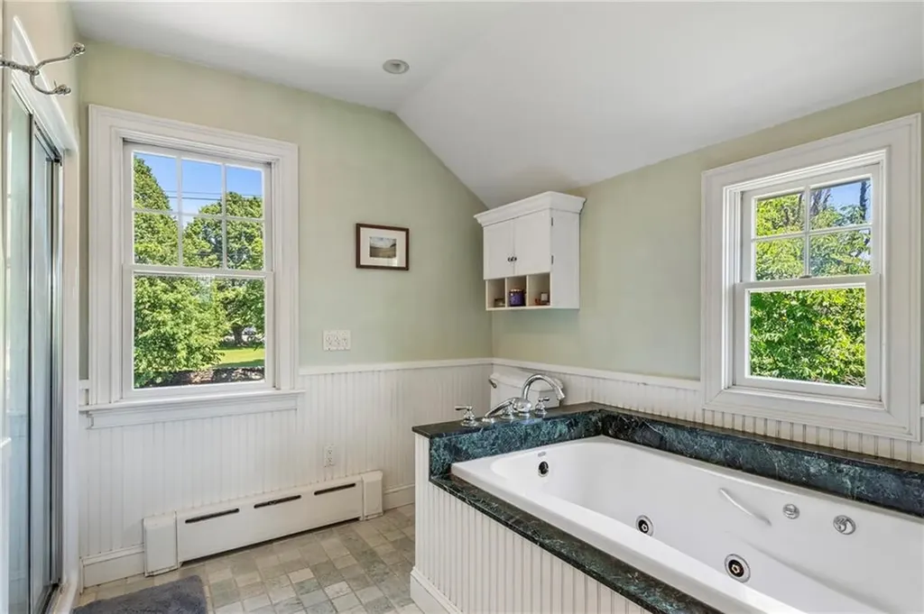 201 Paradise Avenue Middletown RI 02842