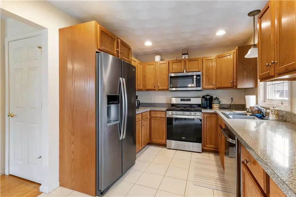 53 Hyde Avenue Pawtucket RI 02861