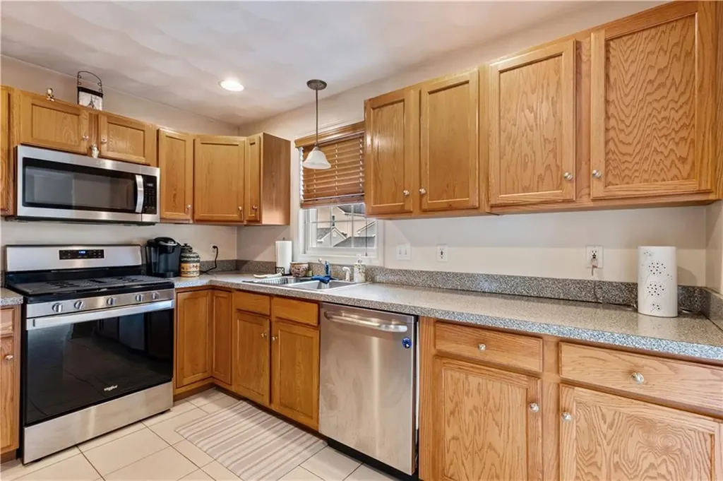 53 Hyde Avenue Pawtucket RI 02861