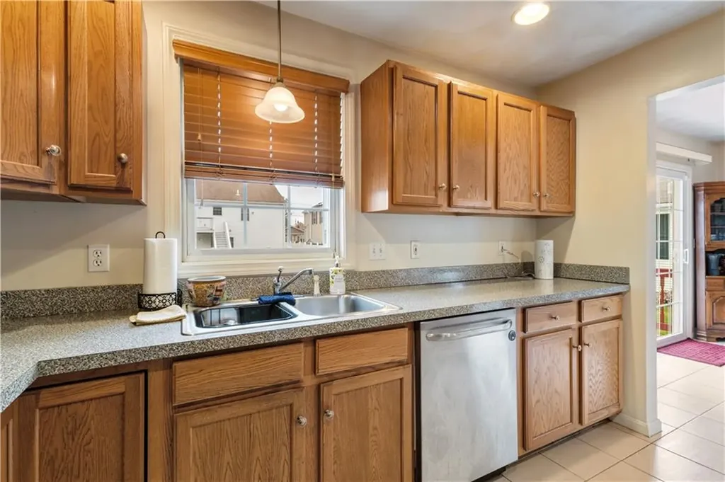 53 Hyde Avenue Pawtucket RI 02861