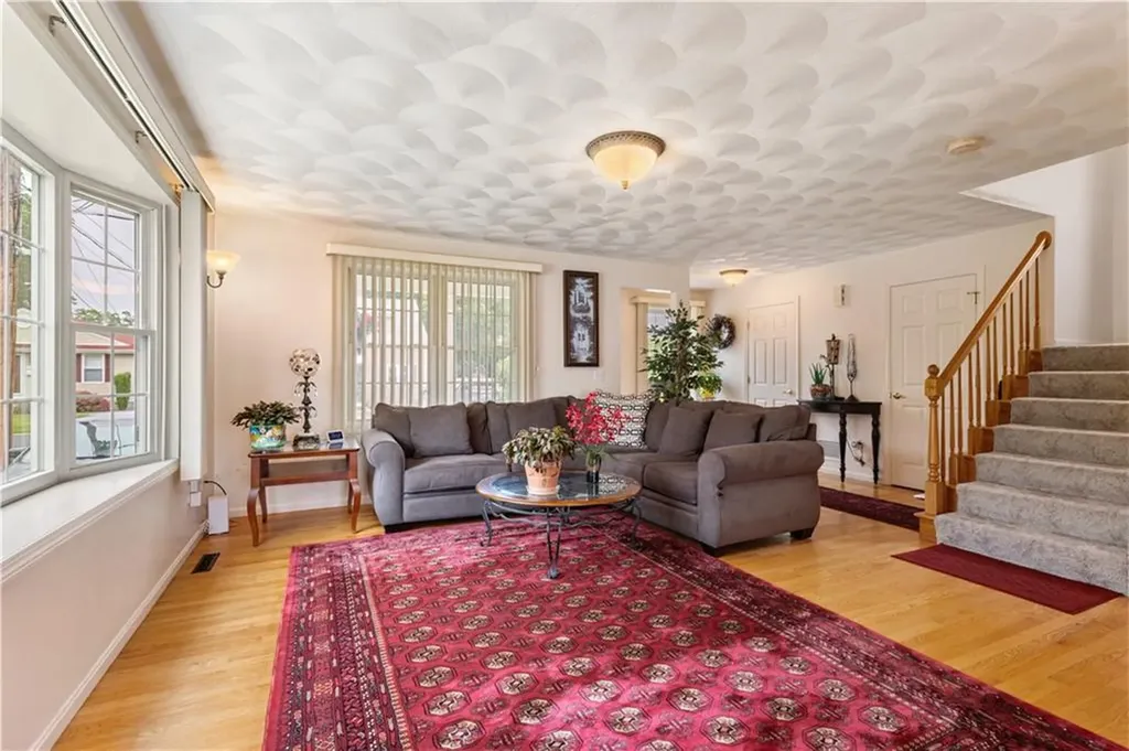 53 Hyde Avenue Pawtucket RI 02861