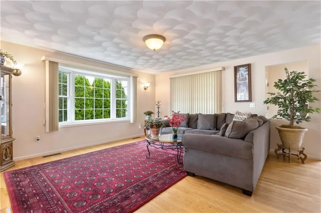 53 Hyde Avenue Pawtucket RI 02861