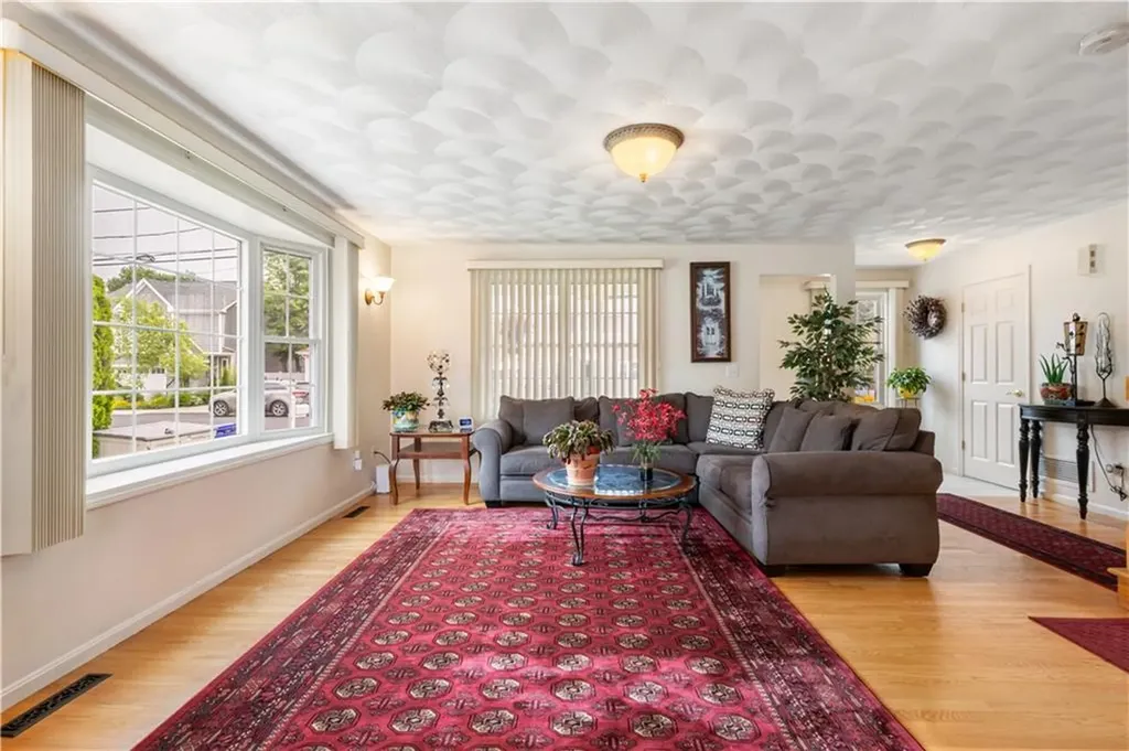 53 Hyde Avenue Pawtucket RI 02861