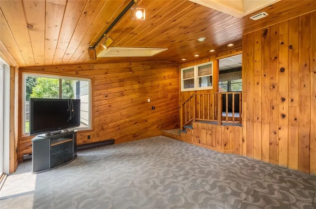 19 Cindy Lane Coventry RI 02816