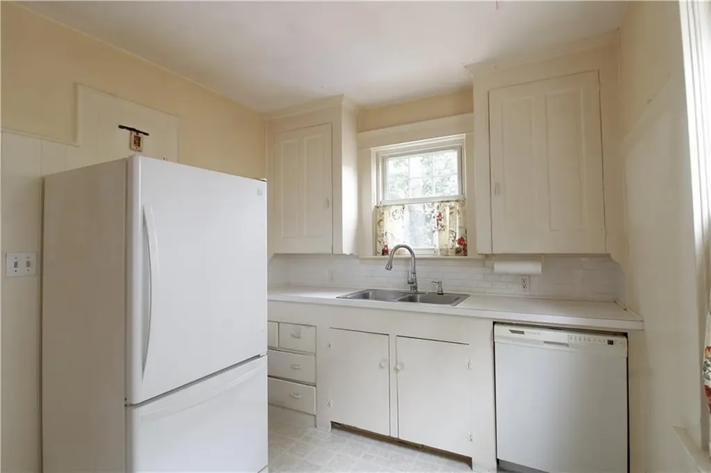 53 Dexterdale Road Providence RI 02906