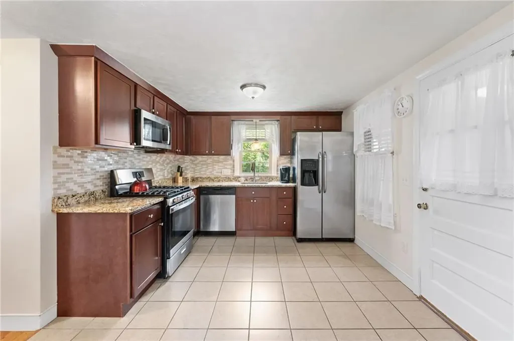 59 Massachusetts Avenue Warwick RI 02888