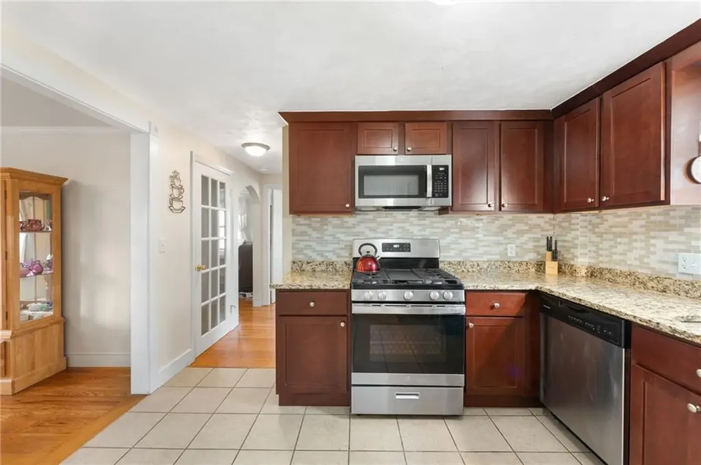 59 Massachusetts Avenue Warwick RI 02888