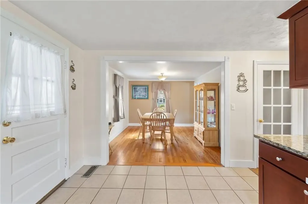 59 Massachusetts Avenue Warwick RI 02888