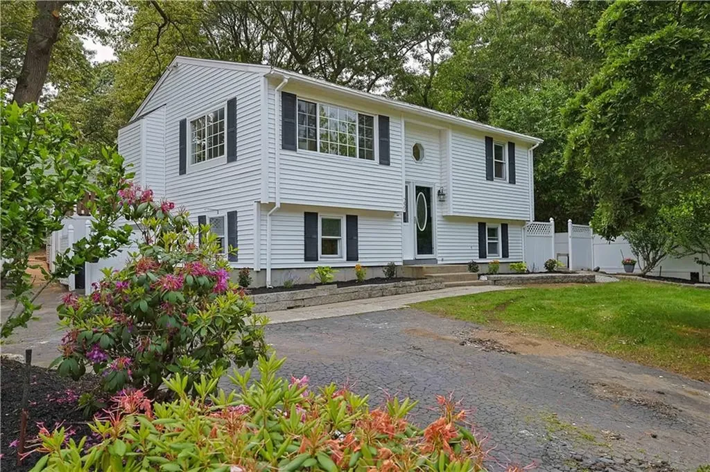 259 Buttonwoods Avenue Warwick RI 02886