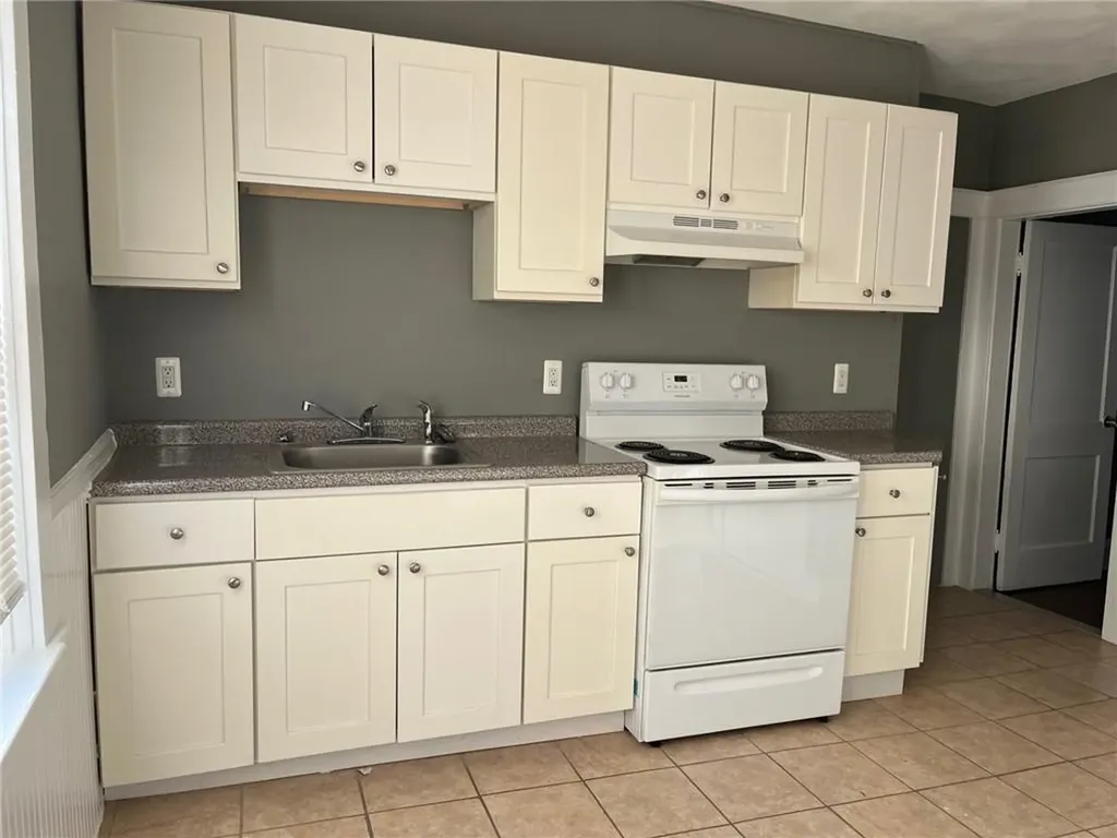 70 Oliver Street Bristol RI 02809