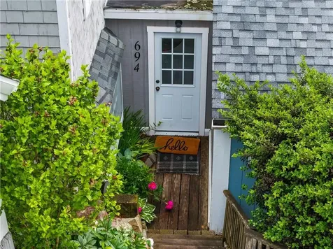 694 Windwood Drive Tiverton RI 02878