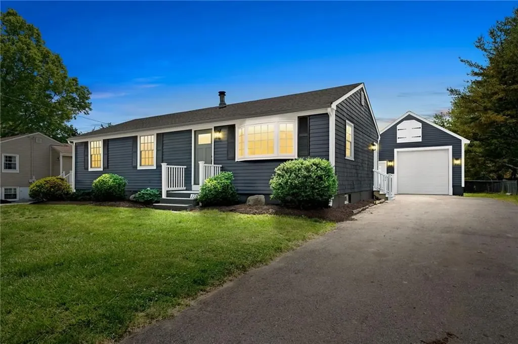 178 Richard Drive Tiverton RI 02878