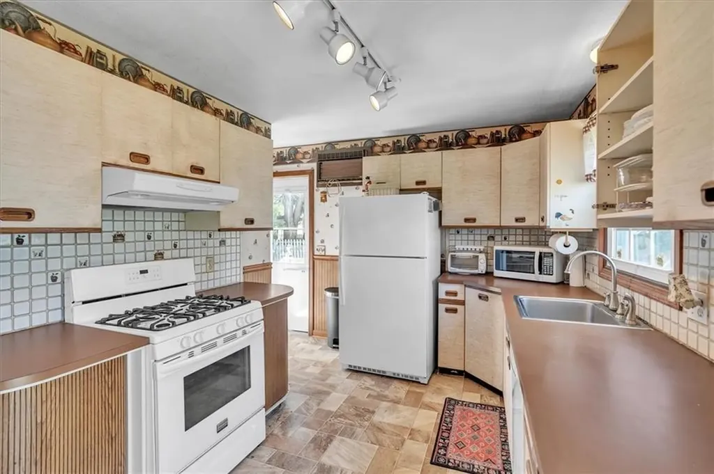 65 Ingalls Street Warwick RI 02889