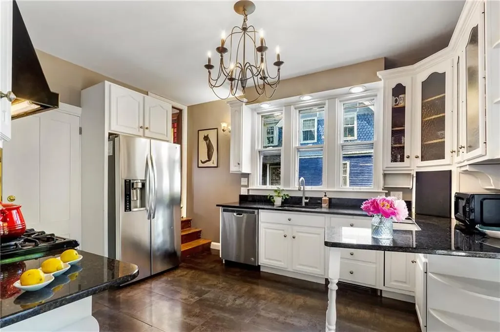60 Division Street Newport RI 02840
