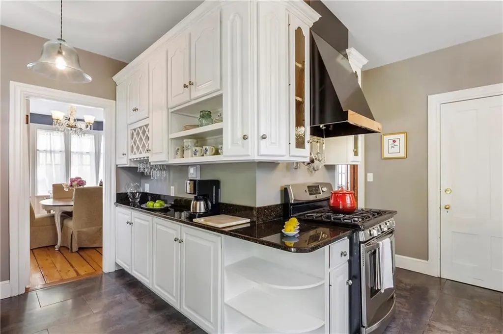 60 Division Street Newport RI 02840