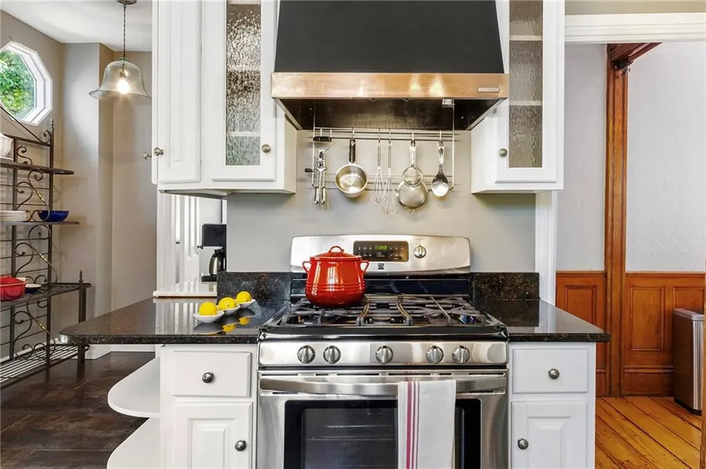 60 Division Street Newport RI 02840