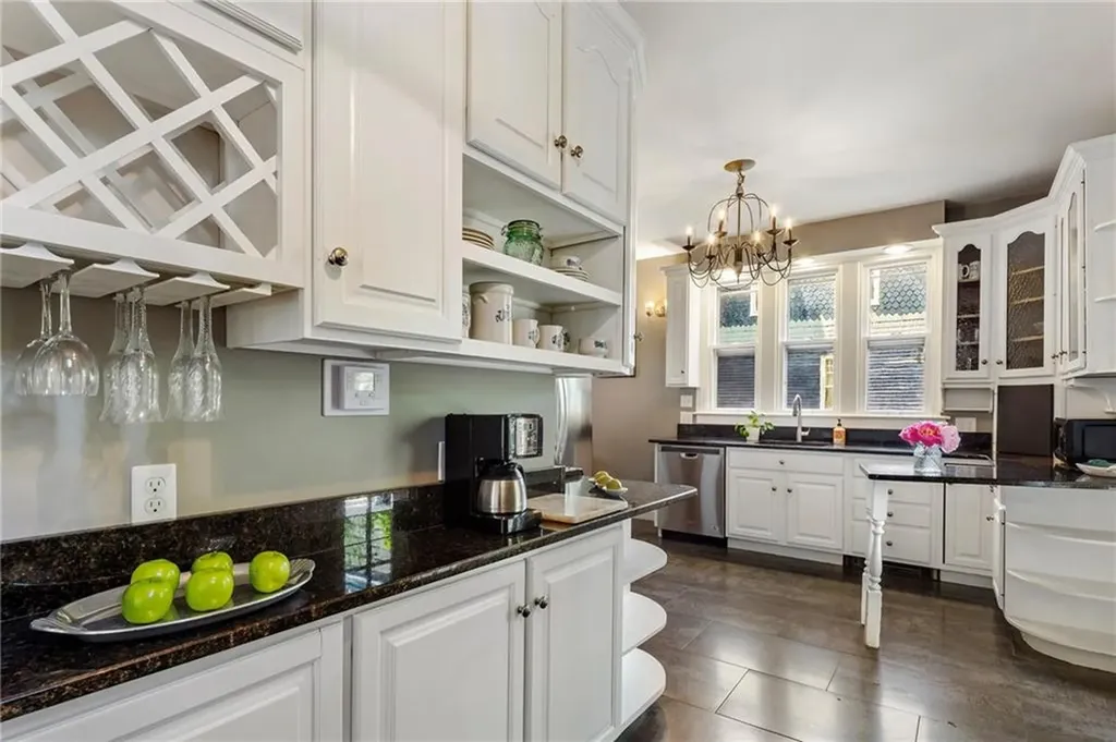 60 Division Street Newport RI 02840