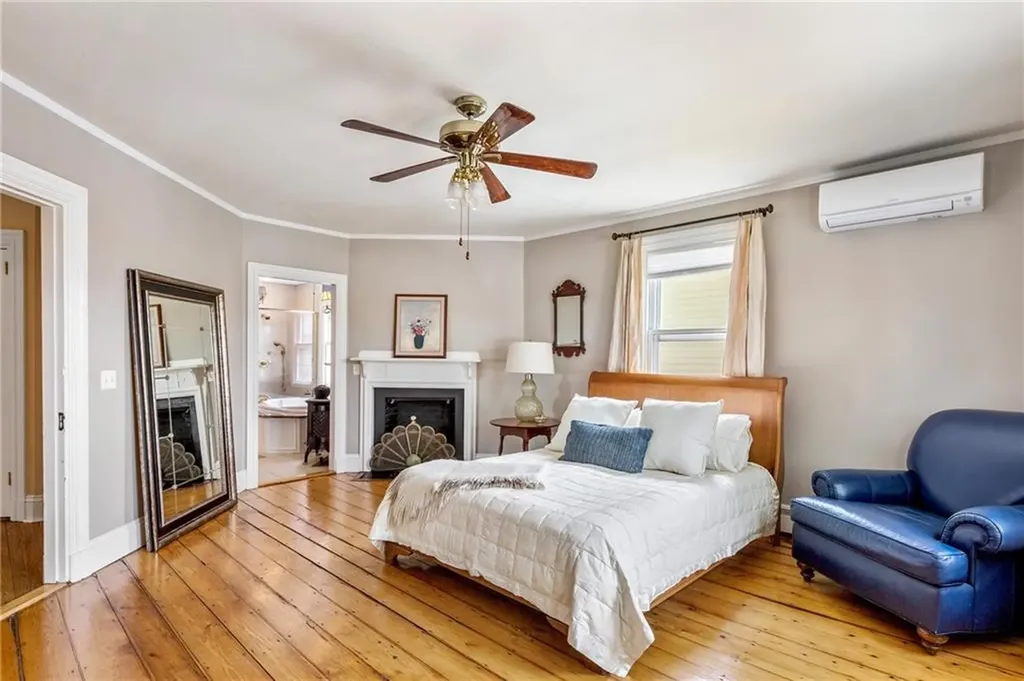60 Division Street Newport RI 02840