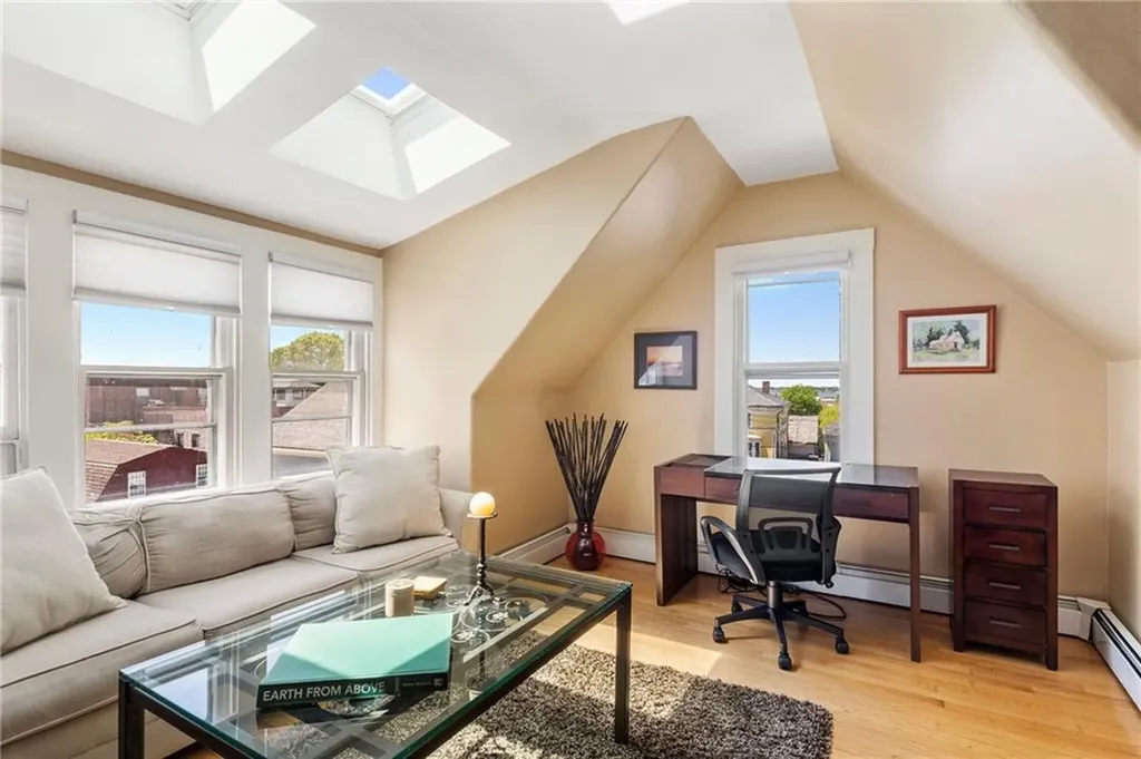 60 Division Street Newport RI 02840