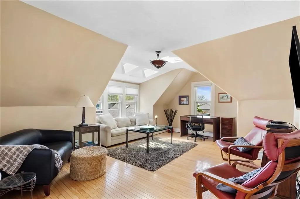 60 Division Street Newport RI 02840