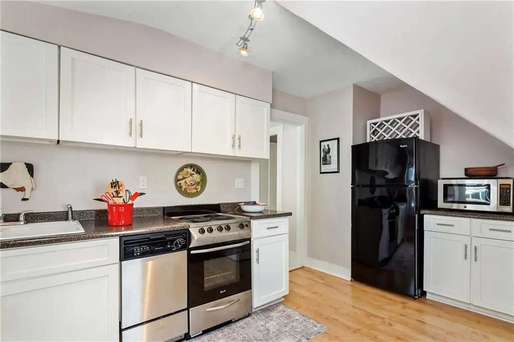 60 Division Street Newport RI 02840