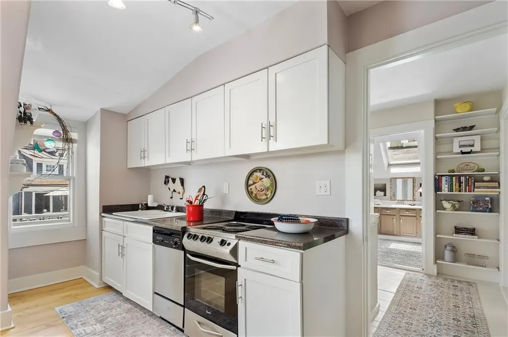 60 Division Street Newport RI 02840