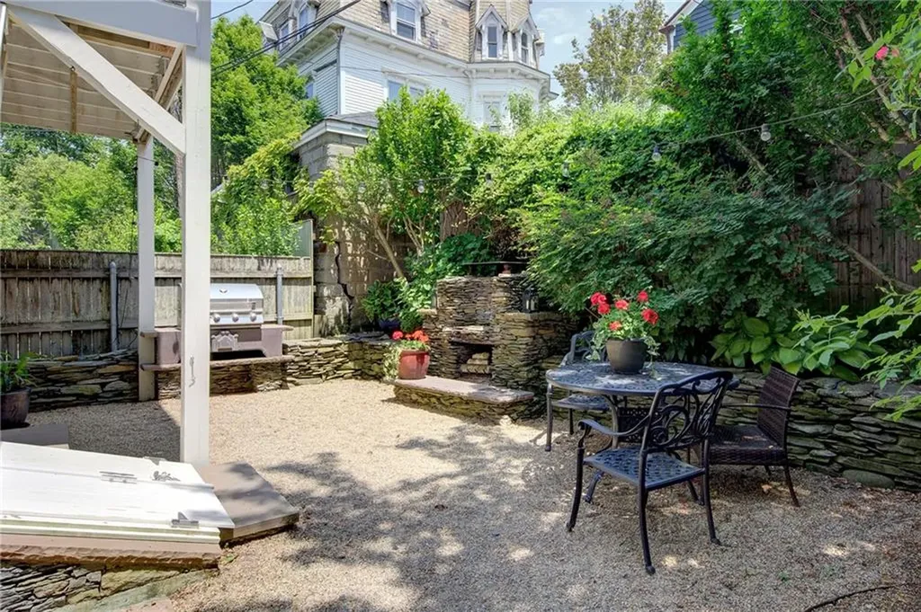 60 Division Street Newport RI 02840