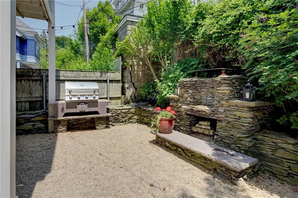 60 Division Street Newport RI 02840