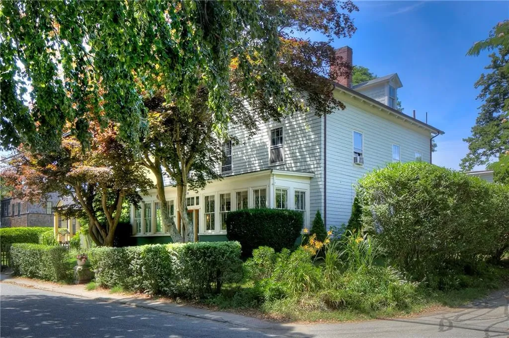 24 Old Beach Road Newport RI 02840