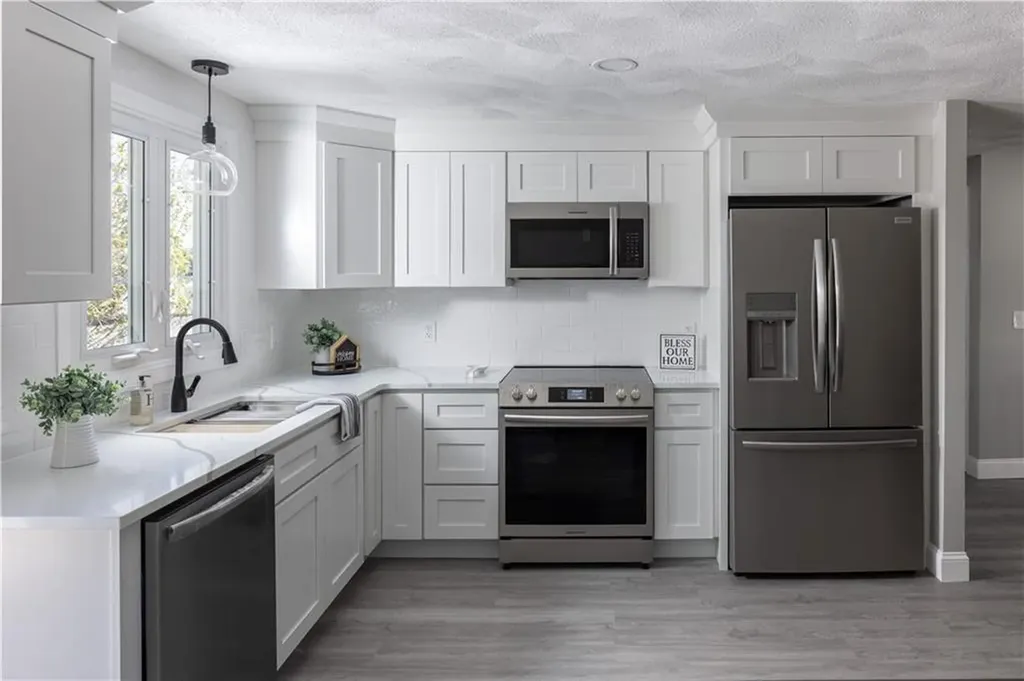 99 Scranton Avenue Warwick RI 02888