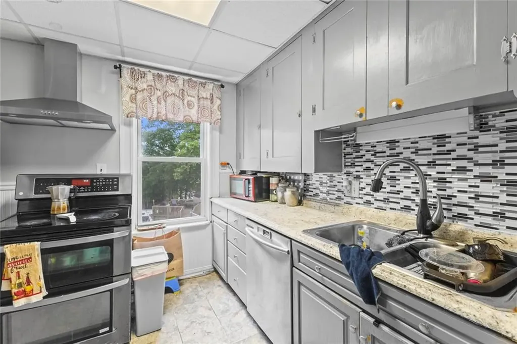 20 Cold Spring Place Woonsocket RI 02895
