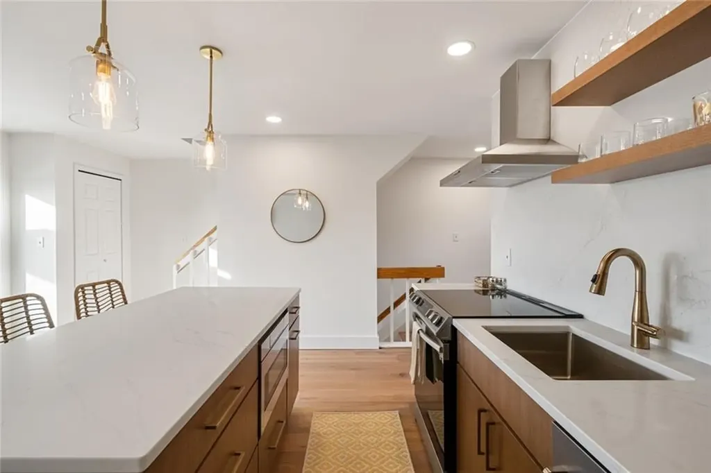 310 Swans Wharf Row Newport RI 02840