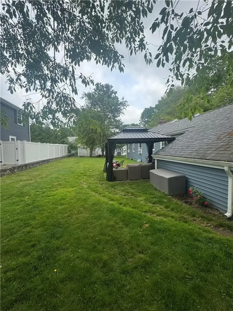 125 Bradford Avenue East Providence RI 02914