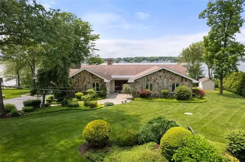 41 Plymouth Boulevard Westport MA 02790