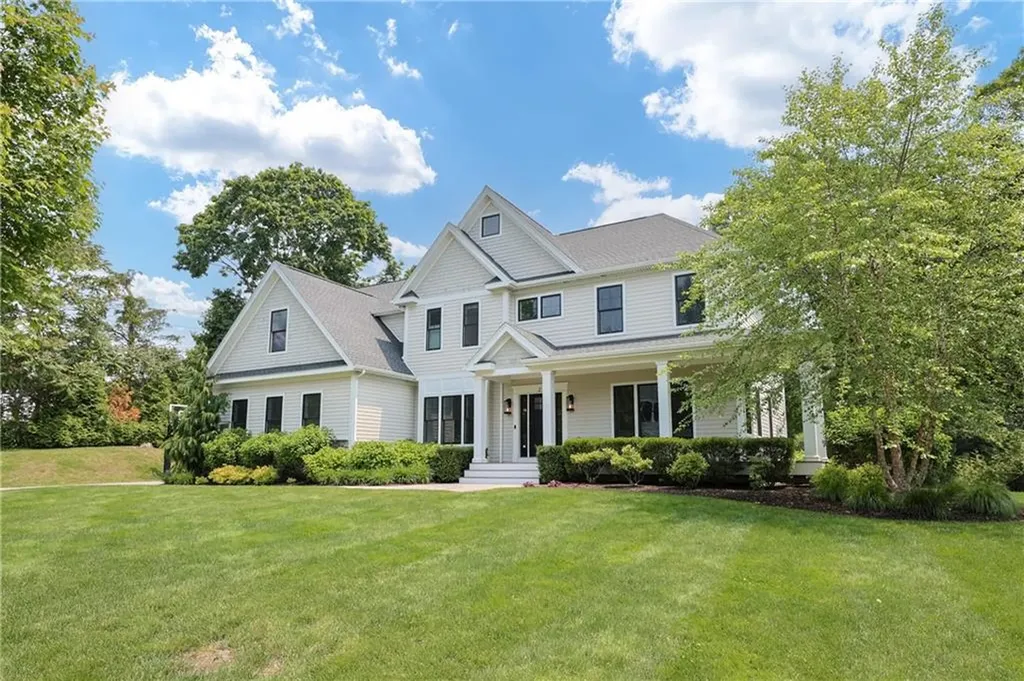 2 Bluemead Farm Lane Barrington RI 02806