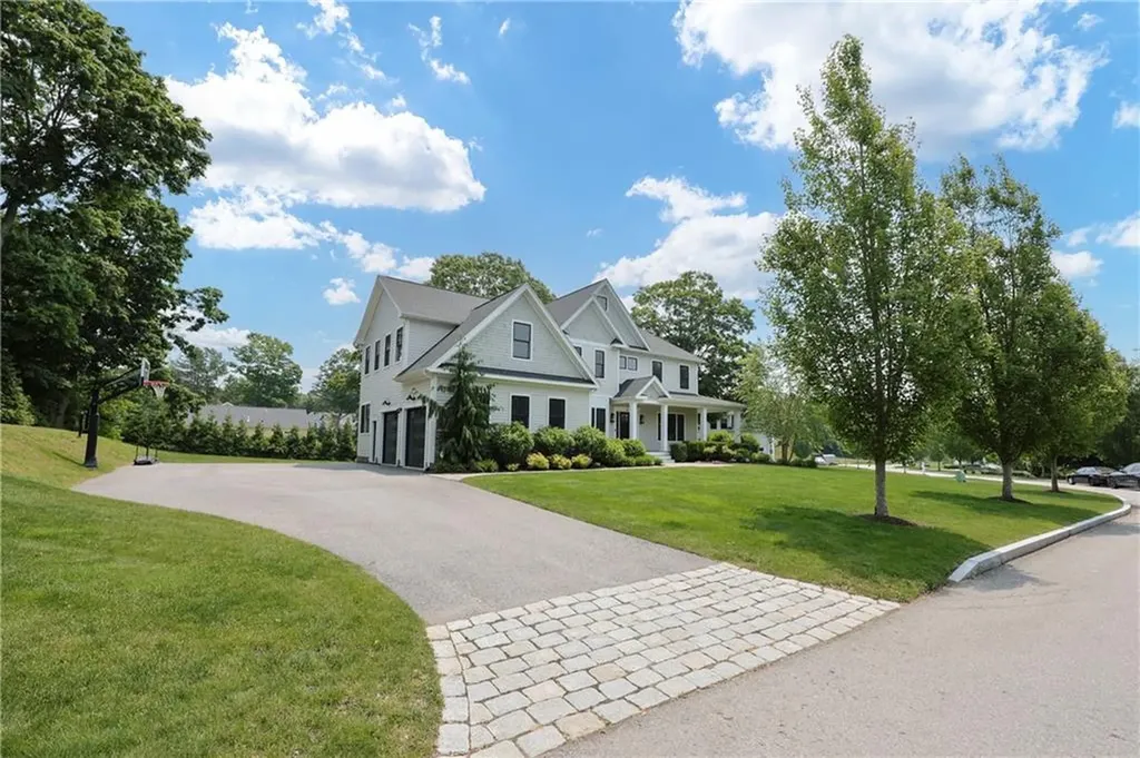 2 Bluemead Farm Lane Barrington RI 02806