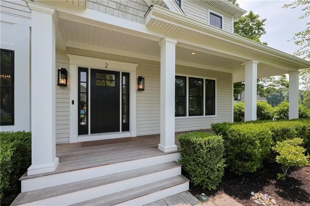 2 Bluemead Farm Lane Barrington RI 02806