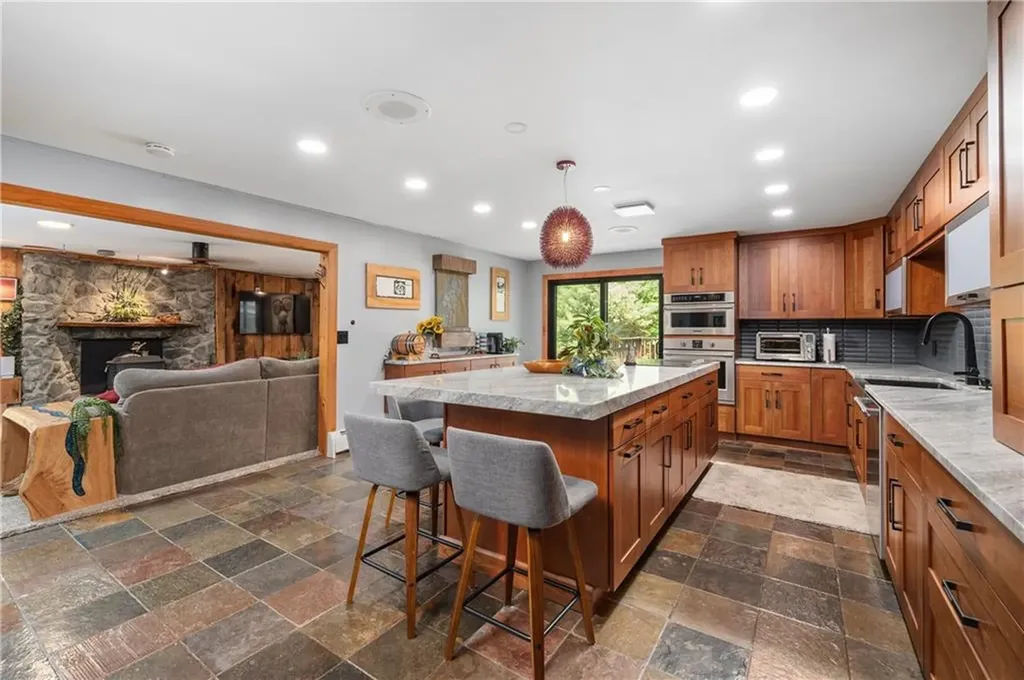 24 Lincoln Drive North Smithfield RI 02896