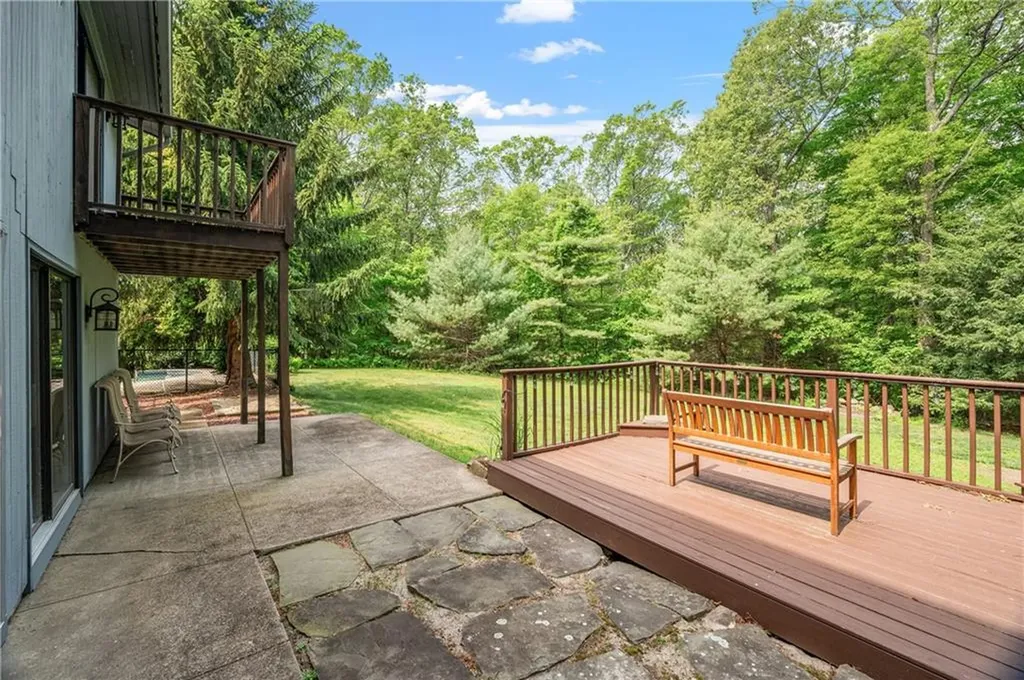 24 Lincoln Drive North Smithfield RI 02896