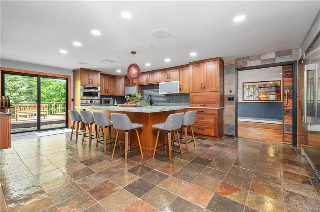 24 Lincoln Drive North Smithfield RI 02896