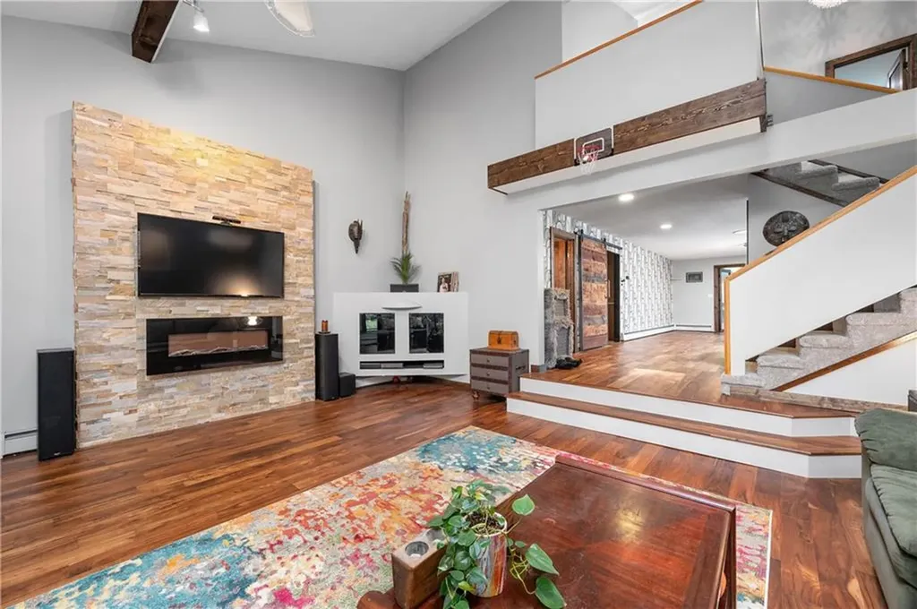 24 Lincoln Drive North Smithfield RI 02896