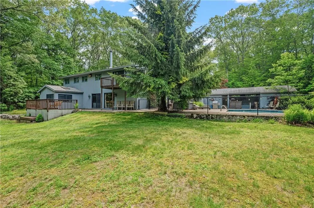 24 Lincoln Drive North Smithfield RI 02896